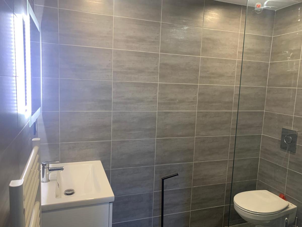 Grand Studio Tres Agreable Avec Bar, Cuisine Et Terrasse Cagnes-sur-Mer Zewnętrze zdjęcie