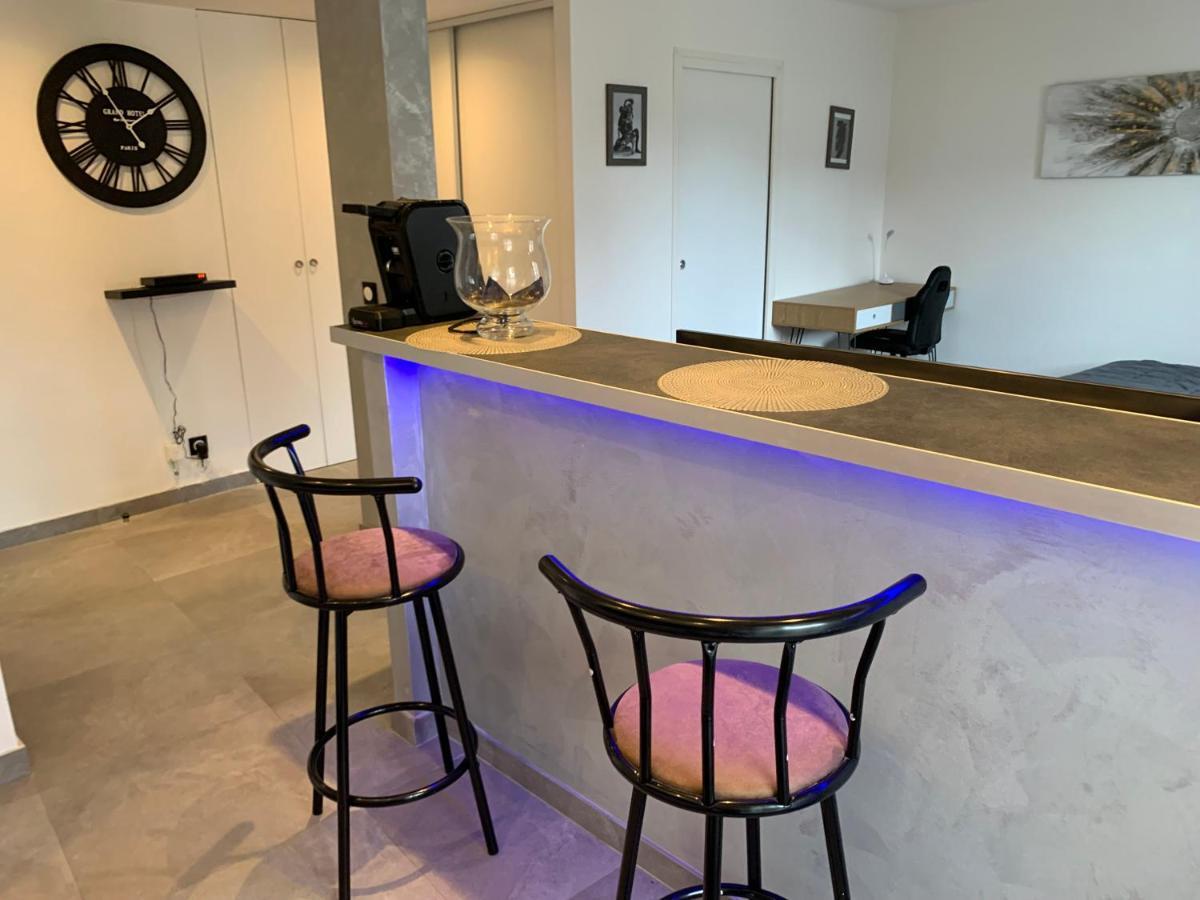 Grand Studio Tres Agreable Avec Bar, Cuisine Et Terrasse Cagnes-sur-Mer Zewnętrze zdjęcie