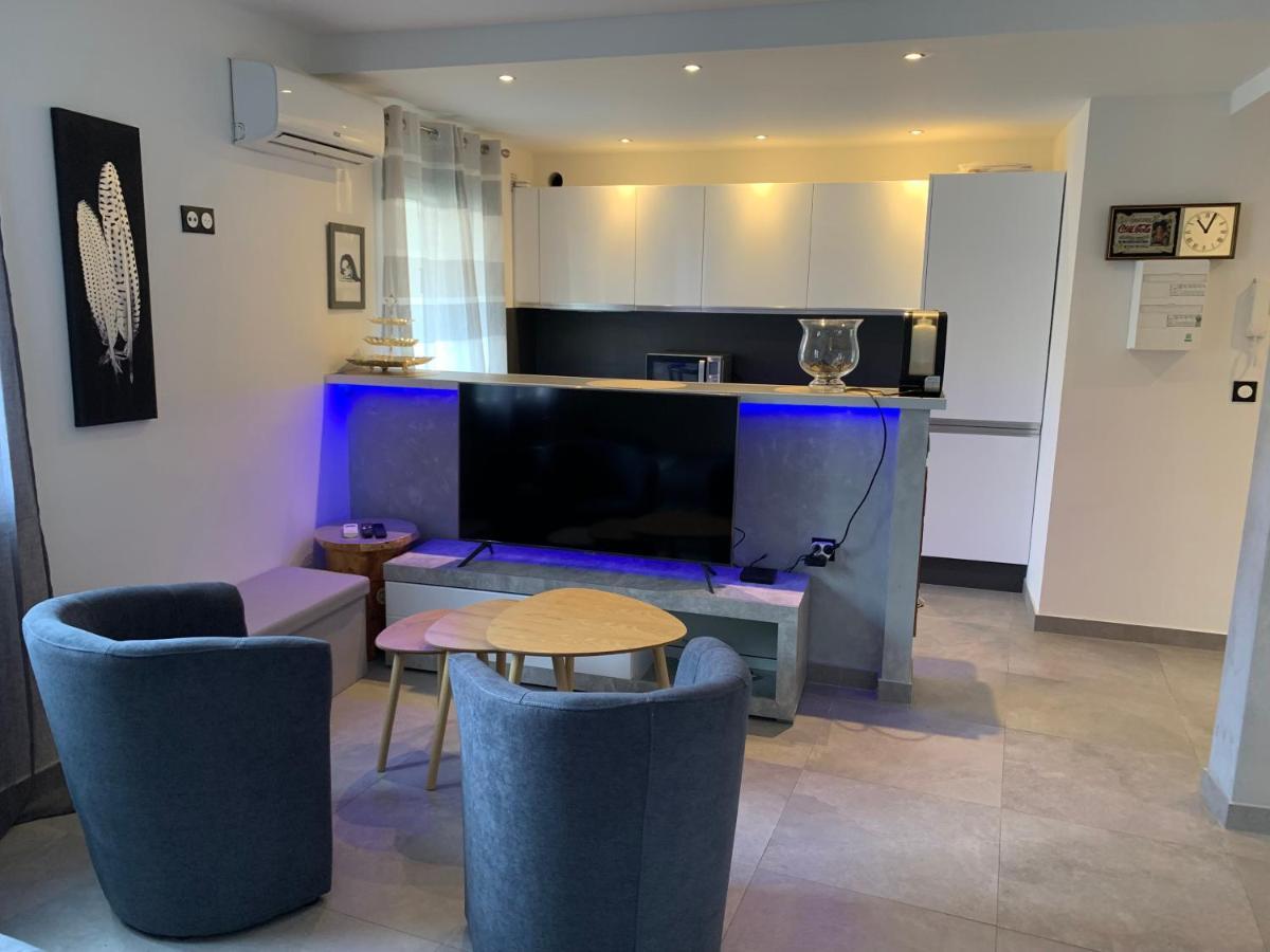 Grand Studio Tres Agreable Avec Bar, Cuisine Et Terrasse Cagnes-sur-Mer Zewnętrze zdjęcie