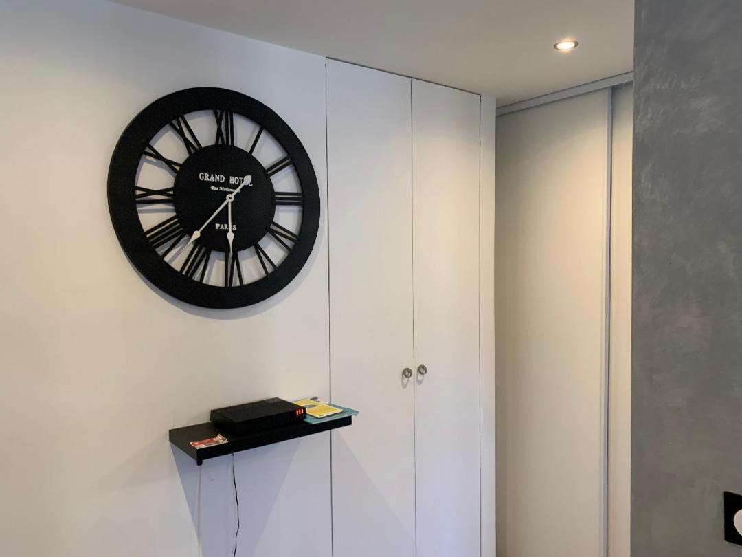Grand Studio Tres Agreable Avec Bar, Cuisine Et Terrasse Cagnes-sur-Mer Zewnętrze zdjęcie